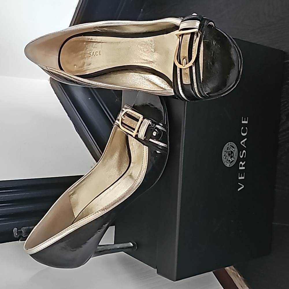 Versace black and gold heels 39 Open Toes Greek Key Gold Buckle Strap